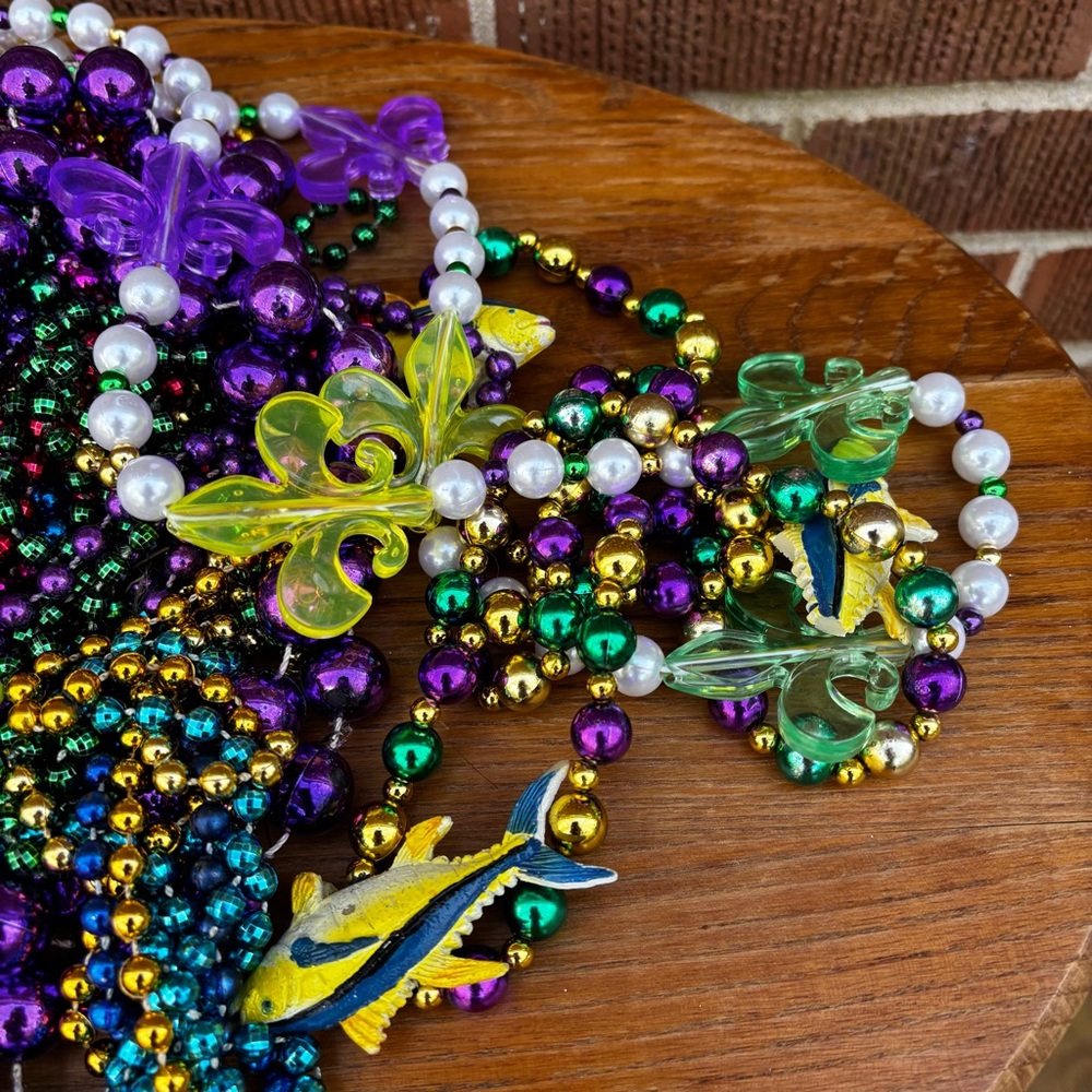 Mardi Gras Beads Multicolor Plastic Strung Necklaces Jewelry Aprox 3 lb - Picture 2 of 4